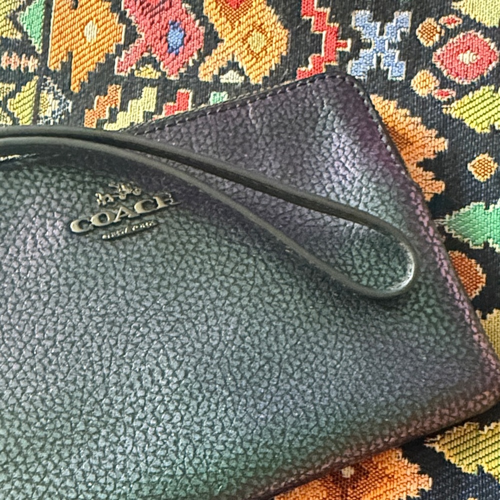 Rare Coach Holographic Green Purple Shift Leather Corner Zip Wristlet - Picture 5 of 12